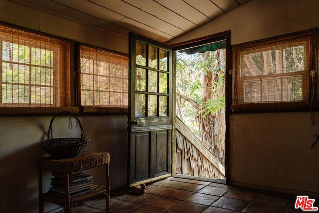 437 Short Trail, Topanga, CA 90290