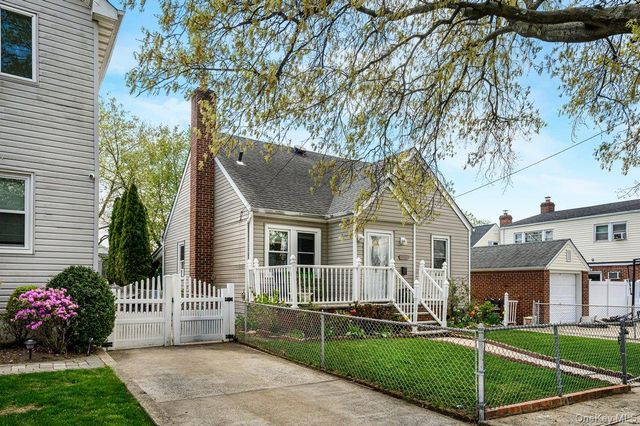1031 Theodora Street, Franklin Square, NY 11010