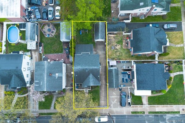 1031 Theodora Street, Franklin Square, NY 11010