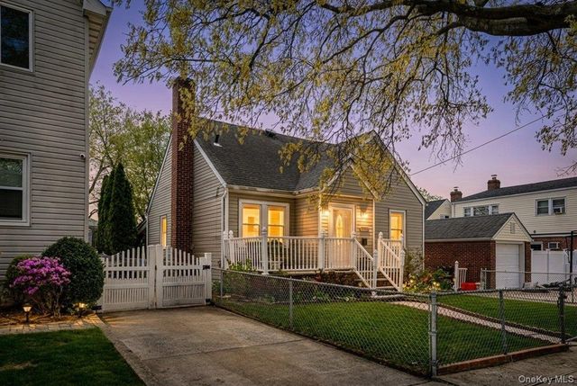 1031 Theodora Street, Franklin Square, NY 11010
