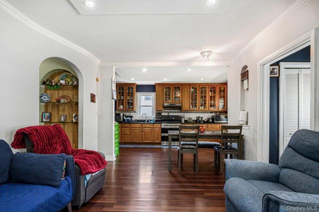 1031 Theodora Street, Franklin Square, NY 11010