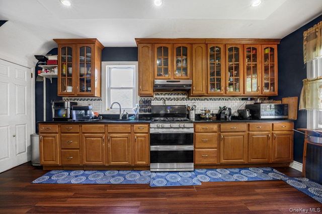1031 Theodora Street, Franklin Square, NY 11010
