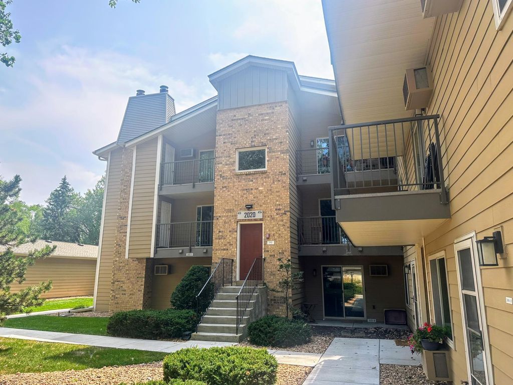 2020 Ridge Drive 16, Saint Louis Park, MN 55416