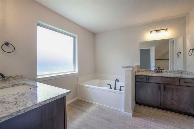 25375 W 92nd Terrace, Lenexa, KS 66227