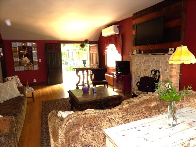 1115 CHESTNUT HILL Drive, Erie, PA 16509