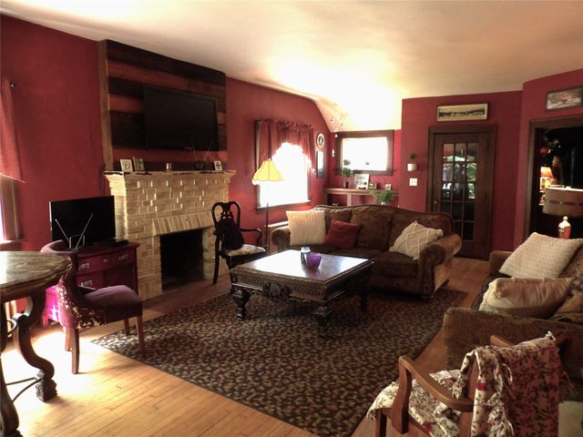1115 CHESTNUT HILL Drive, Erie, PA 16509