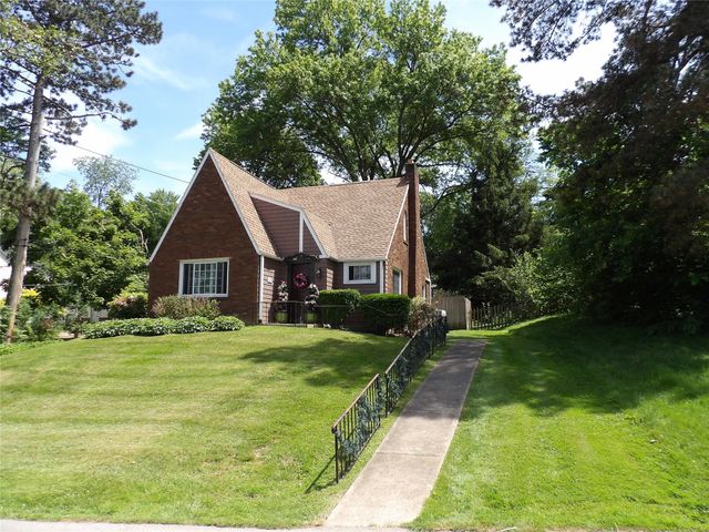 1115 CHESTNUT HILL Drive, Erie, PA 16509