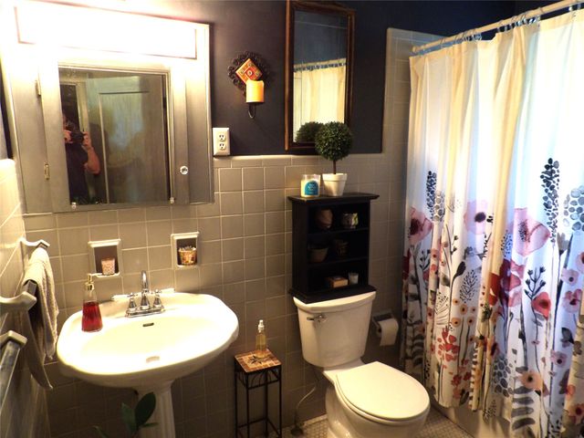 1115 CHESTNUT HILL Drive, Erie, PA 16509
