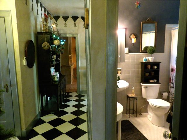 1115 CHESTNUT HILL Drive, Erie, PA 16509