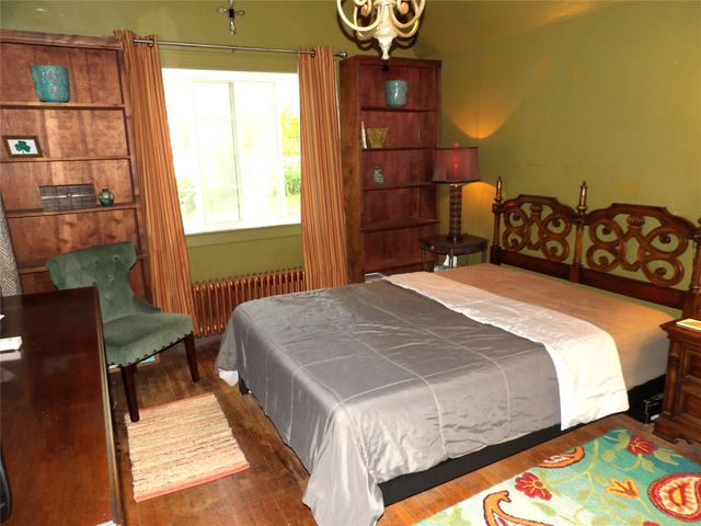 1115 CHESTNUT HILL Drive, Erie, PA 16509