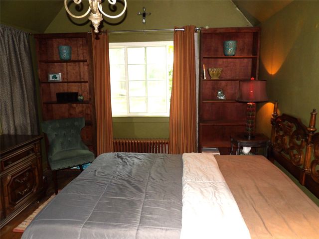 1115 CHESTNUT HILL Drive, Erie, PA 16509