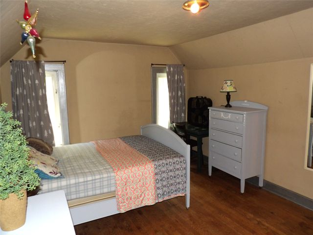 1115 CHESTNUT HILL Drive, Erie, PA 16509
