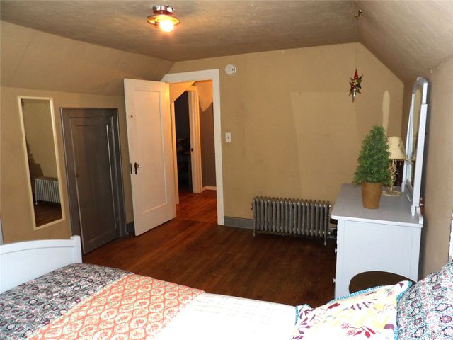 1115 CHESTNUT HILL Drive, Erie, PA 16509