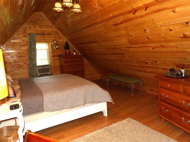 1115 CHESTNUT HILL Drive, Erie, PA 16509