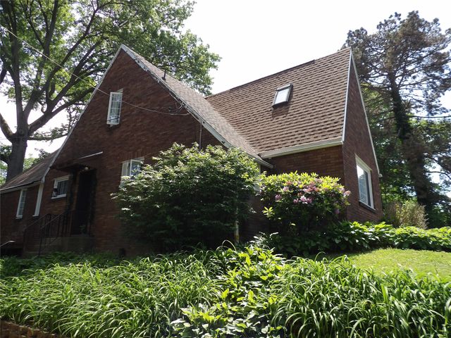 1115 CHESTNUT HILL Drive, Erie, PA 16509