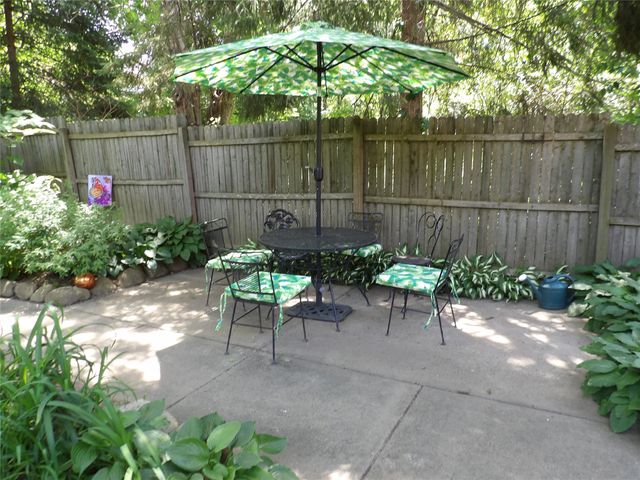 1115 CHESTNUT HILL Drive, Erie, PA 16509