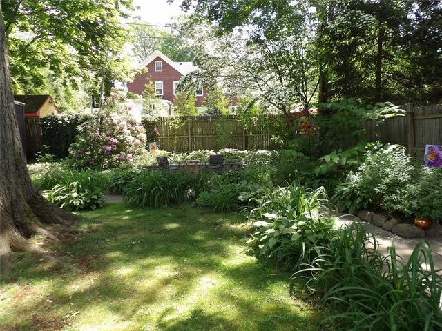 1115 CHESTNUT HILL Drive, Erie, PA 16509