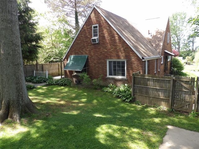 1115 CHESTNUT HILL Drive, Erie, PA 16509