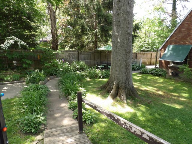 1115 CHESTNUT HILL Drive, Erie, PA 16509