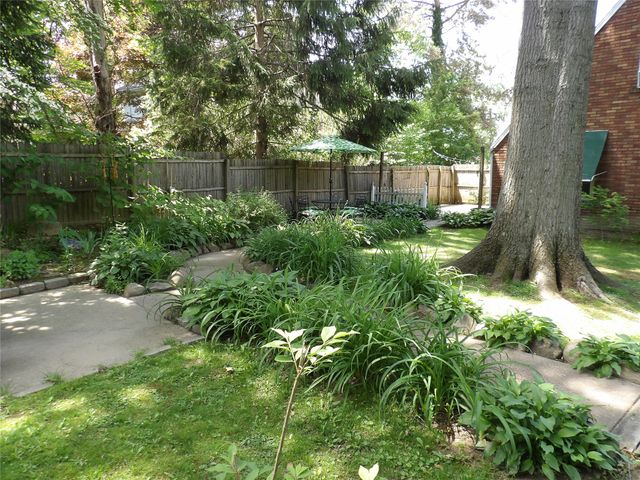 1115 CHESTNUT HILL Drive, Erie, PA 16509