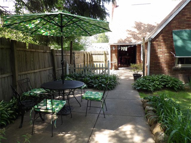 1115 CHESTNUT HILL Drive, Erie, PA 16509
