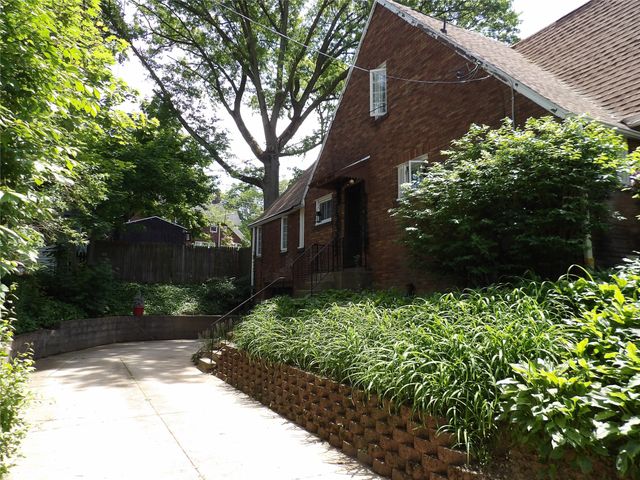 1115 CHESTNUT HILL Drive, Erie, PA 16509