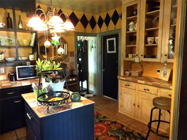 1115 CHESTNUT HILL Drive, Erie, PA 16509