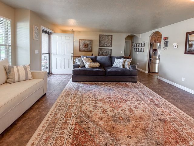 2679 W 2500 N, Clinton, UT 84015