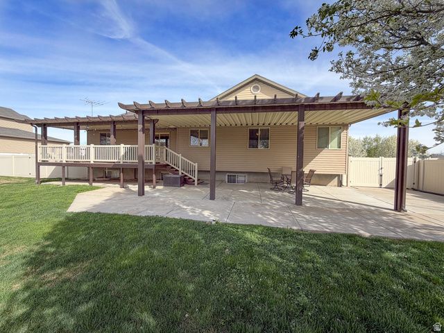 2679 W 2500 N, Clinton, UT 84015