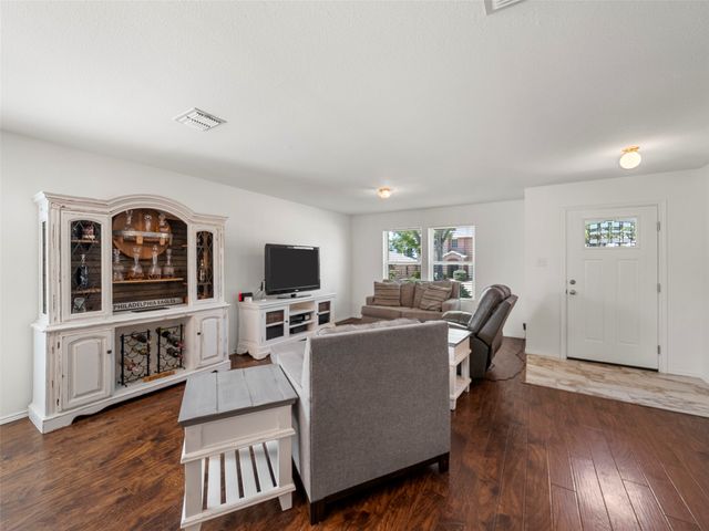 2305 Avalon Creek Way, Mckinney, TX 75071