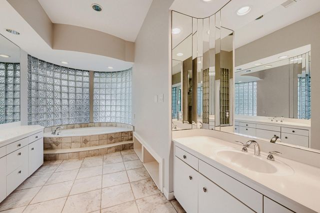 3 Hillside View Place, Spring, TX 77381