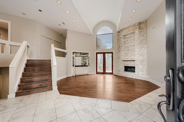3 Hillside View Place, Spring, TX 77381