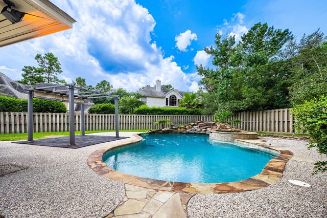 3 Hillside View Place, Spring, TX 77381
