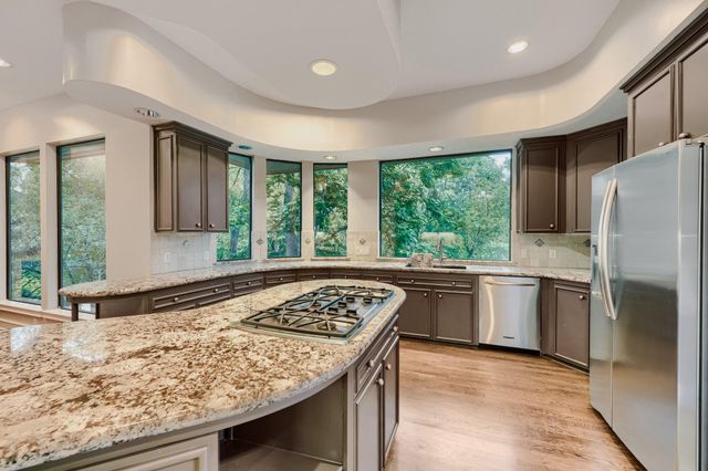 3 Hillside View Place, Spring, TX 77381
