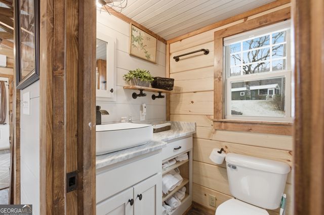 36 Mountain Breeze Ridge, Scaly Mountain, NC 28775