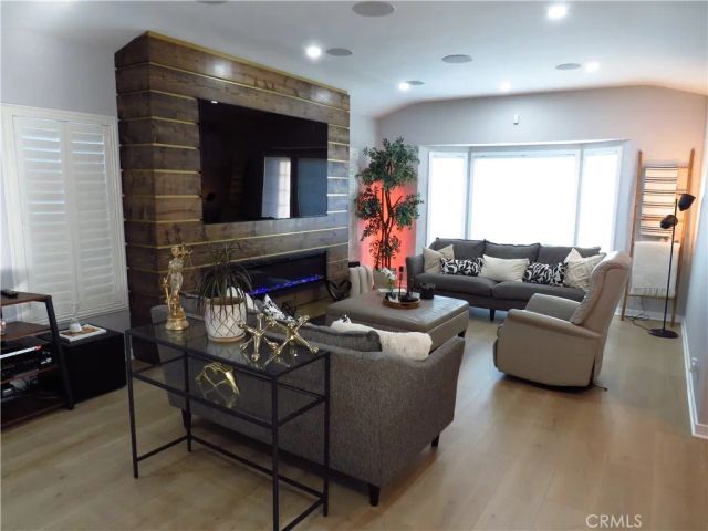 725 W 111th Street, Los Angeles, CA 90044