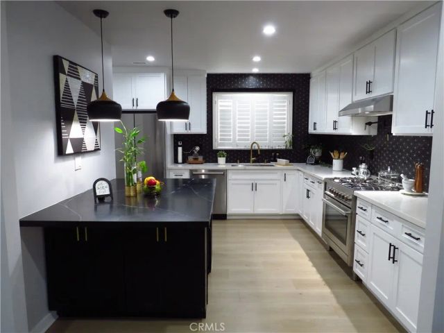 725 W 111th Street, Los Angeles, CA 90044