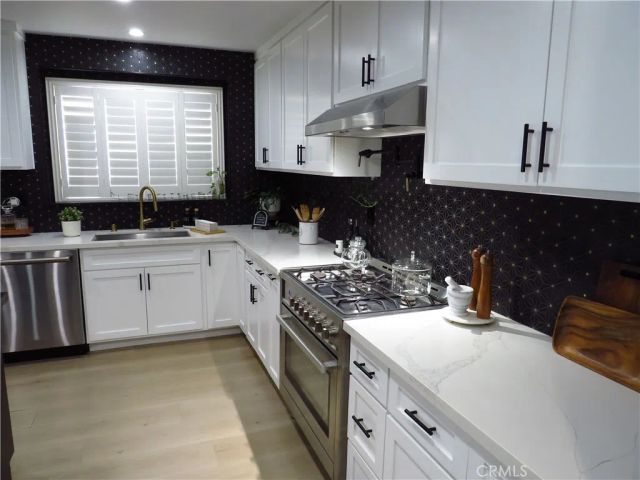 725 W 111th Street, Los Angeles, CA 90044