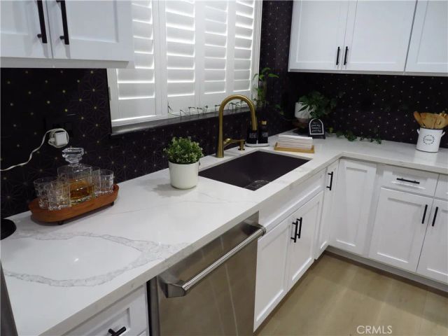 725 W 111th Street, Los Angeles, CA 90044