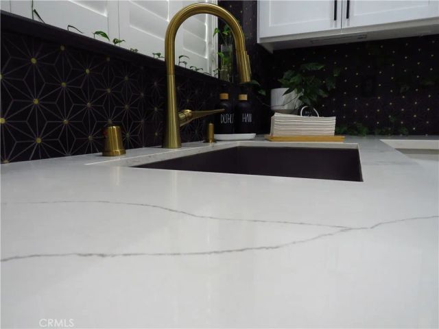 725 W 111th Street, Los Angeles, CA 90044