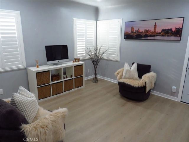 725 W 111th Street, Los Angeles, CA 90044