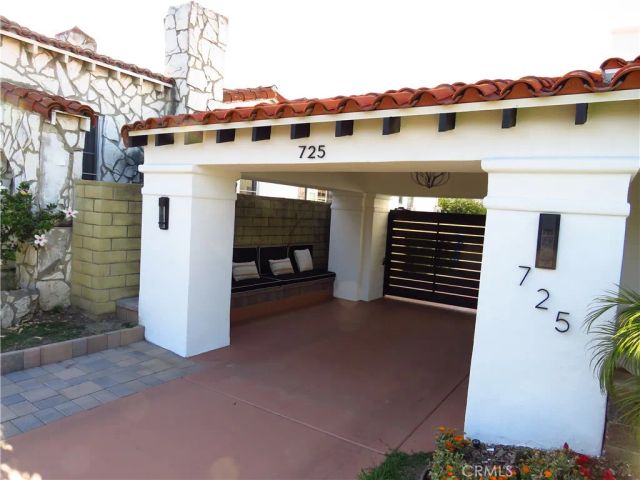 725 W 111th Street, Los Angeles, CA 90044