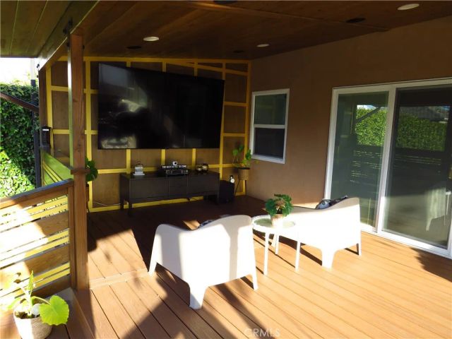 725 W 111th Street, Los Angeles, CA 90044