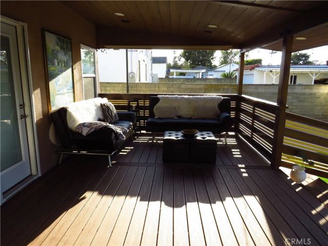 725 W 111th Street, Los Angeles, CA 90044