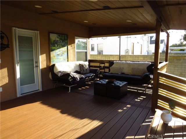725 W 111th Street, Los Angeles, CA 90044