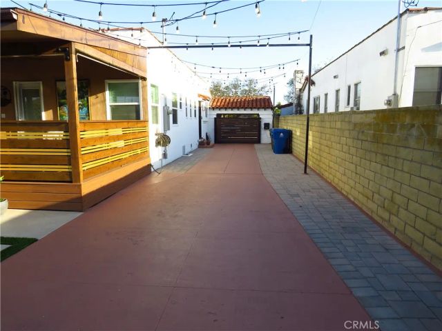 725 W 111th Street, Los Angeles, CA 90044