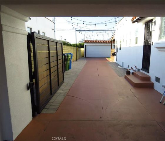 725 W 111th Street, Los Angeles, CA 90044