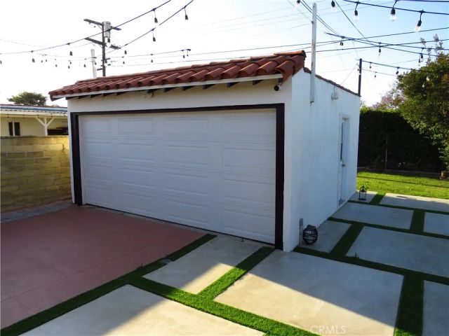 725 W 111th Street, Los Angeles, CA 90044