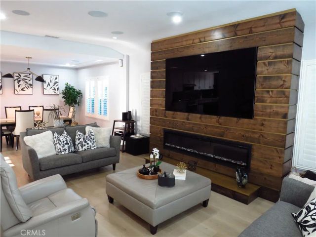 725 W 111th Street, Los Angeles, CA 90044