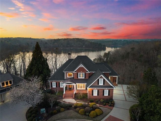 3738 Wavespray, Gainesville, GA 30506